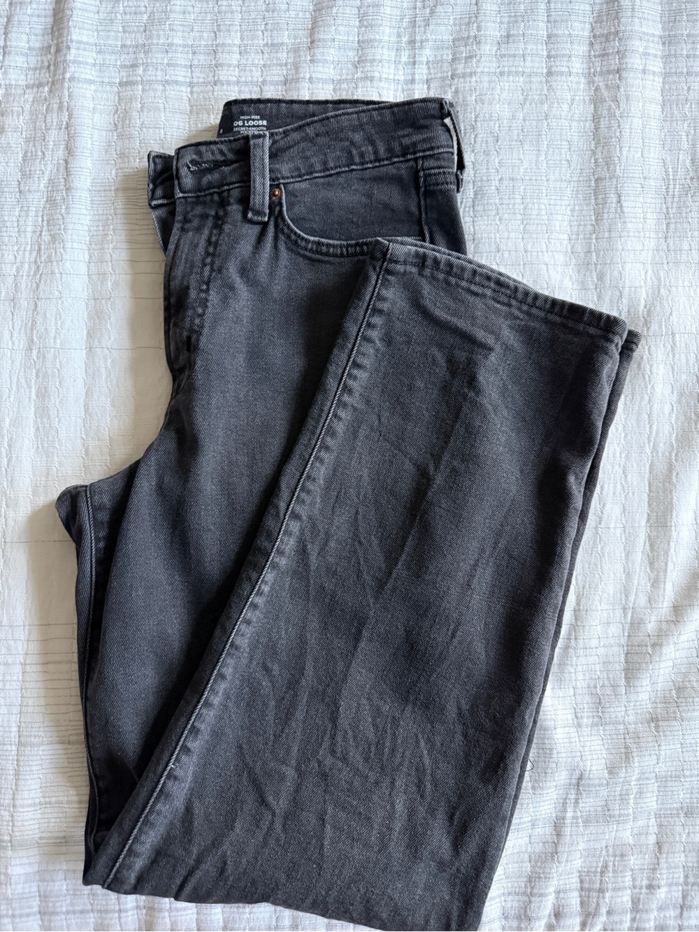 Old Navy Women’s Straight Leg Black Jeans